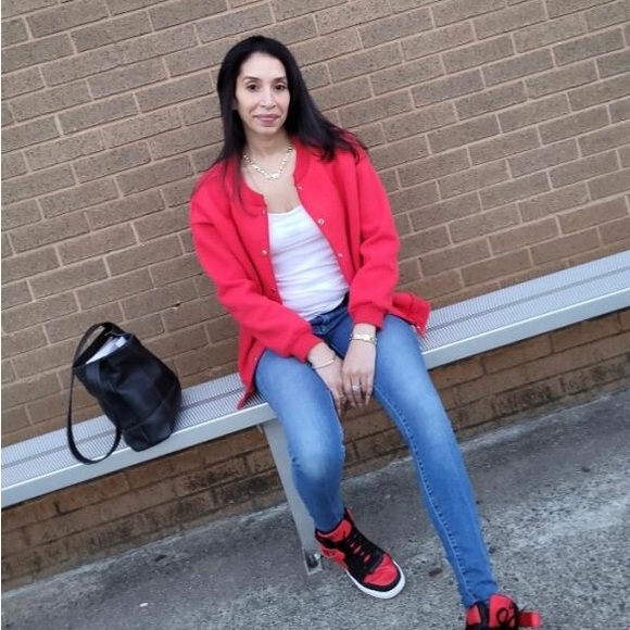 Meet your Posher, Ebony - Picture 4 of 17